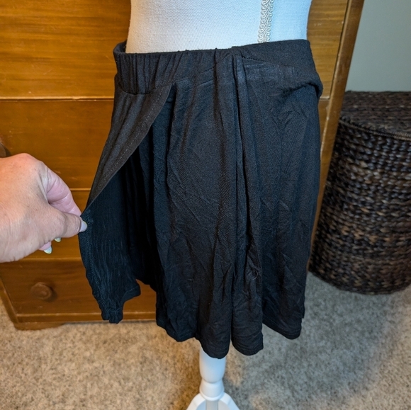 Coco + Carmen Cheeky Chic Side Kick Skirt (Black, Large/XLarge) - Picture 8 of 12